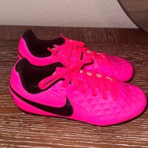 Girls Nike Soccer Cleats- like new
